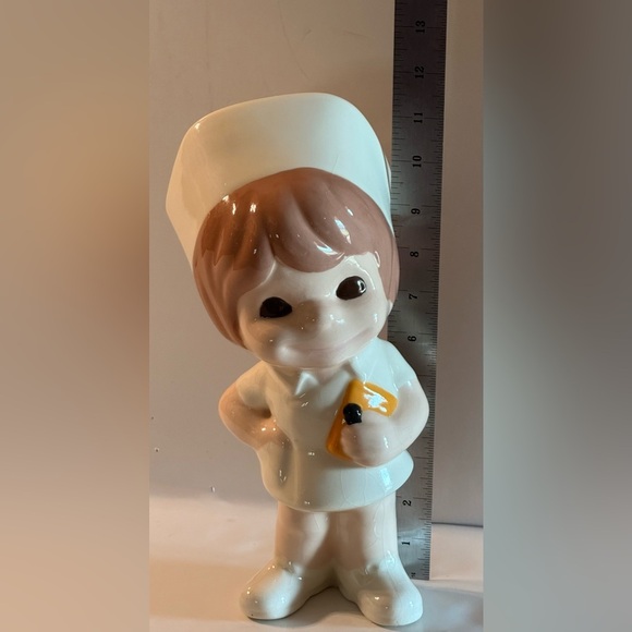 Vintage Ceramic Nurse Sculpture 11” Dark Brown Eyes Smiley Face Collectable - Picture 7 of 10